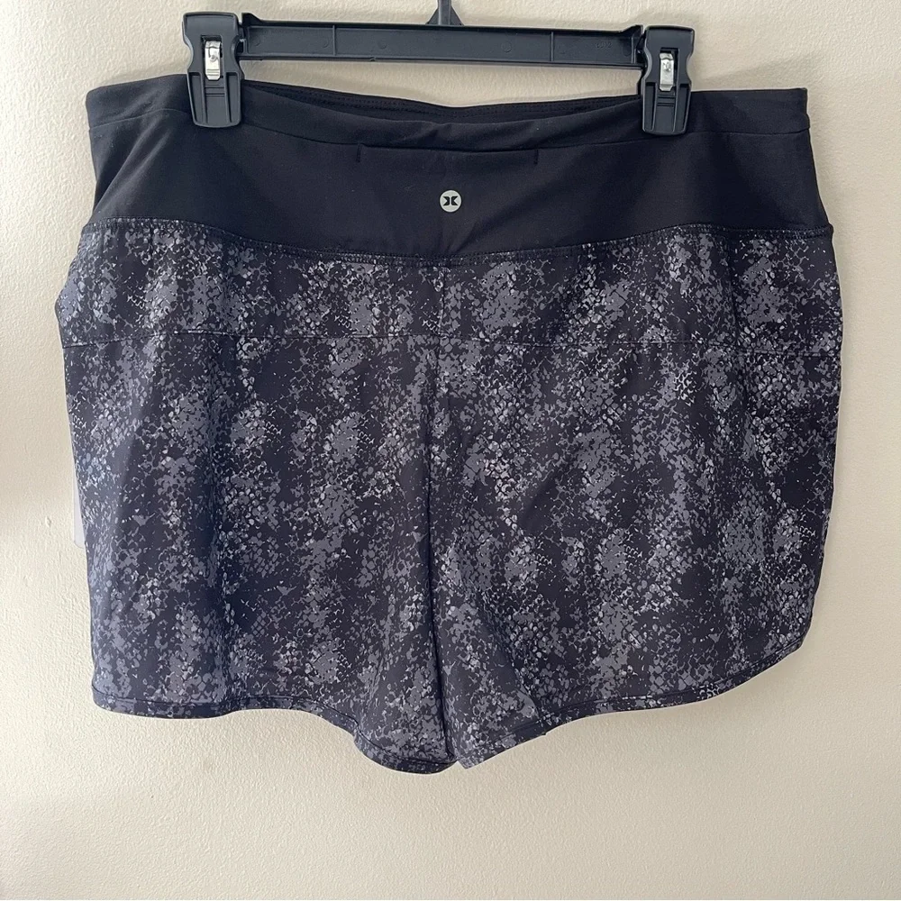 NWT Reebok Patterned 4” Inseam Built-in Liner Running Shorts - large